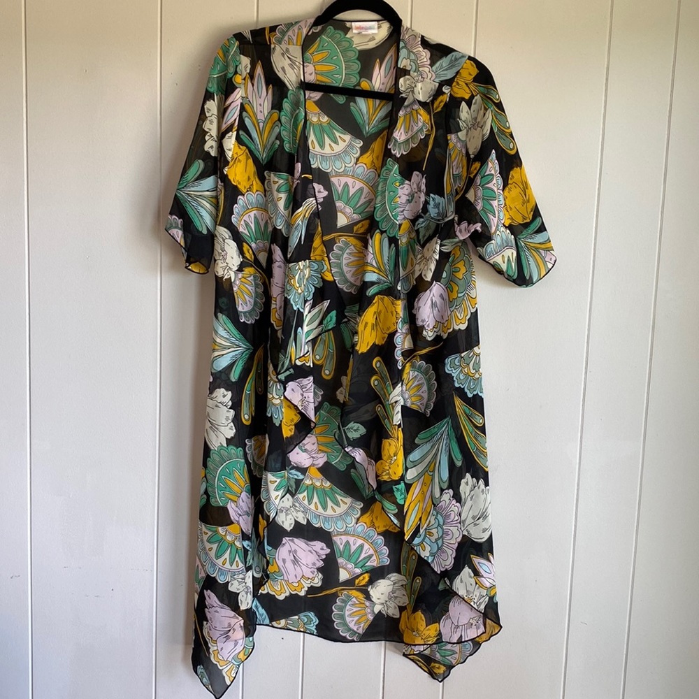 LuLaRoe size small floral short sleeve kimono